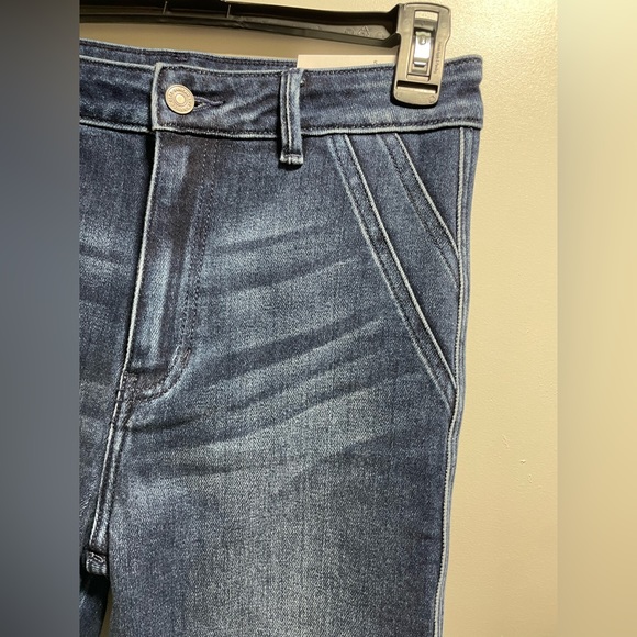 Ultra high rise, flare jeans. Size 5/26. NWT - Picture 2 of 5
